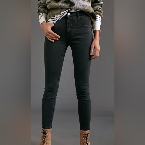 NWT- Pilcro Iris High-Rise Skinny Jeans